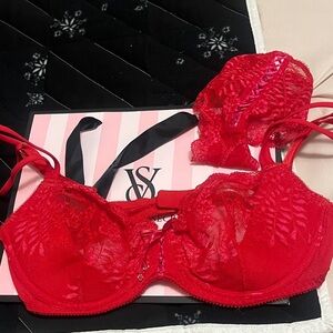 💕Victoria's Secret Vibrant Red Lace Bra Set